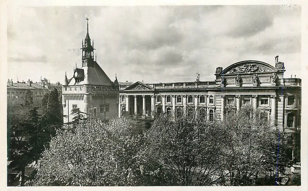 Fachada leste do Capitole, Toulouse — Éditions Labouche Frères, n° XVI - Frente
