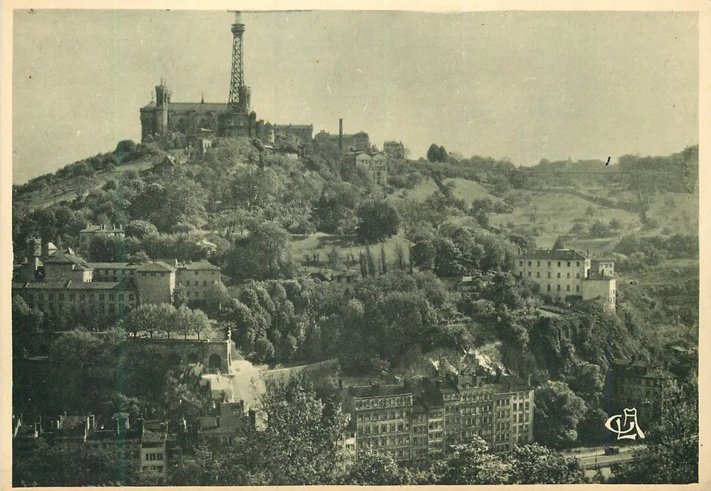 Lyon, Fourvières-Hügel von der Croix-Rousse aus gesehen — zwischen zwei Kanälen der Saône, ehemaliges Carmeliterkloster — Verlag G.-L. Arlaud, Lyon, Nr. 1107 - Vorderseite