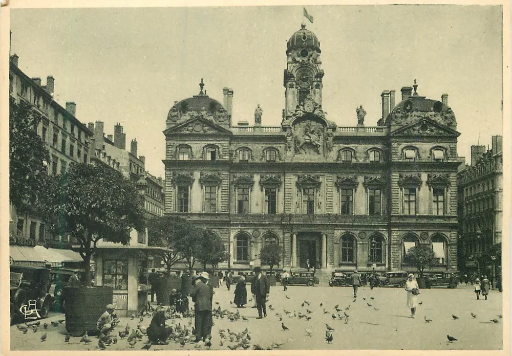 Lyon - Place des Terreaux und Rathaus — Edition G.-L. Arlaud, n° 2595 - Vorderseite