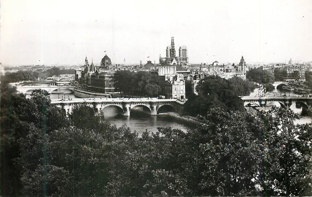 Paris - A Cidade — vista da Seine e da Notre-Dame — Éditions Glatifigny - Frente