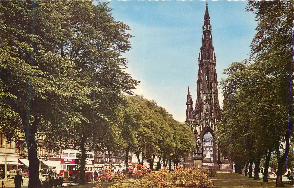 Princes Street Gardens et le Monument Scott — Éditeur Princes Street Gardens and the Scott Monument, Édimbourg - Recto