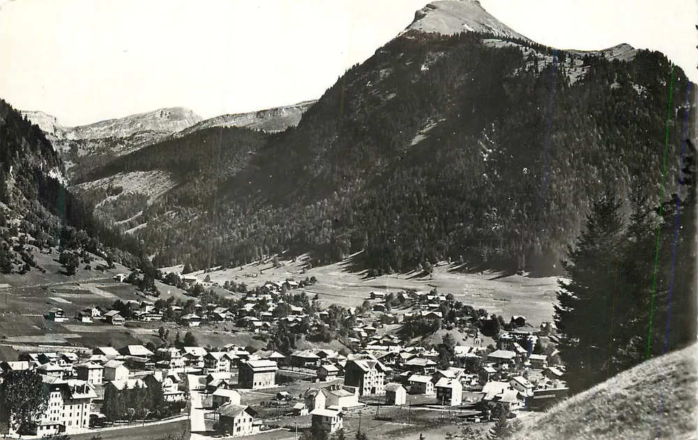 Morzine (Haute-Savoie), allgemeine Ansicht und Pointe de Ressachaux — Éditions J. Cellard — n° 6711 - Vorderseite