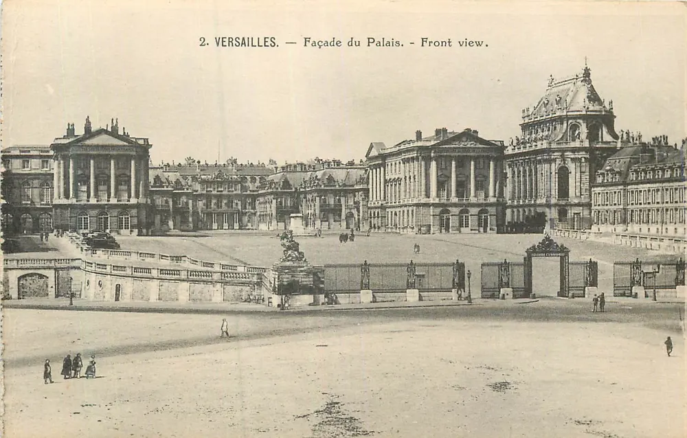 Versailles — Fachada do Palácio — Vista frontal. - Frente