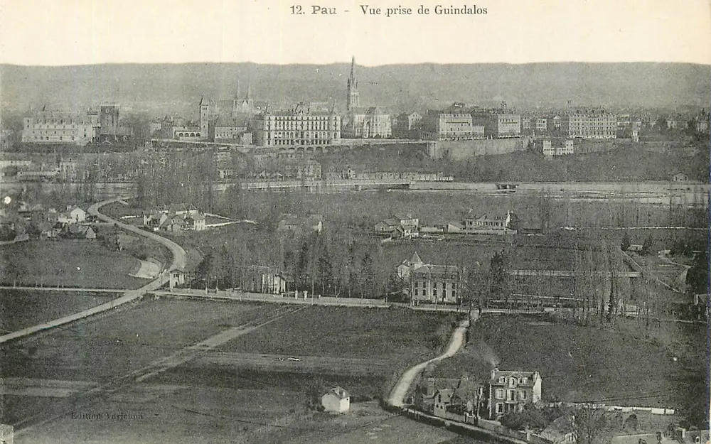 Pau — Vista tirada de Guindalos — Édition Varjelonn - Frente