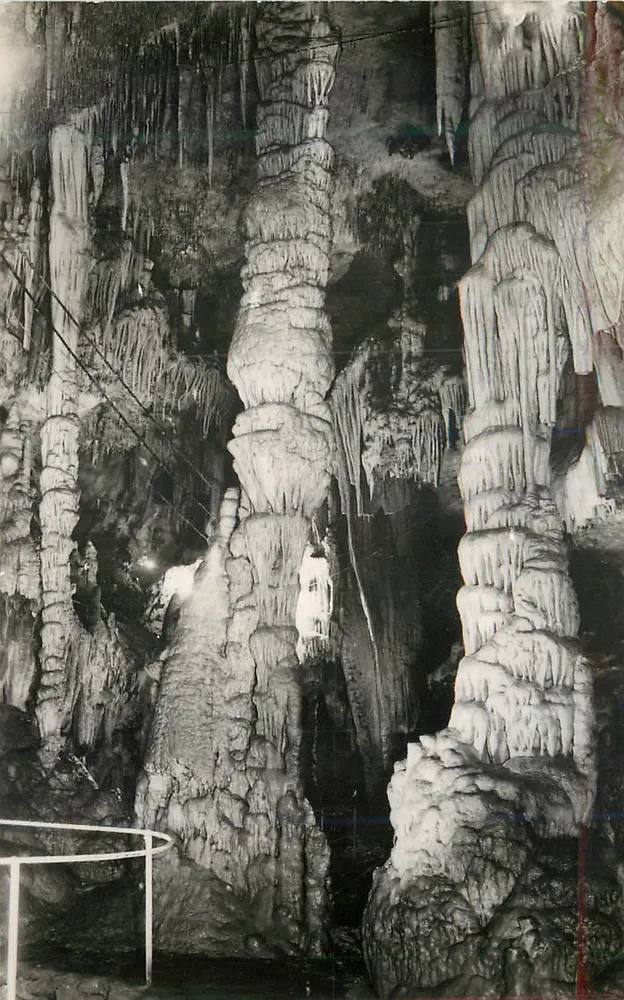 Höhle von PRESQUE — Die Säulen des Herkules — Editions J. VERTUEL (Lot) - Vorderseite