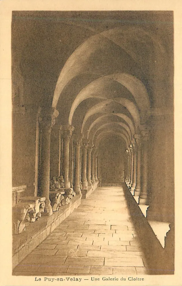 Le Puy-en-Velay — Une Galerie du Cloître — Édit. ARCHA Toulouse - Recto