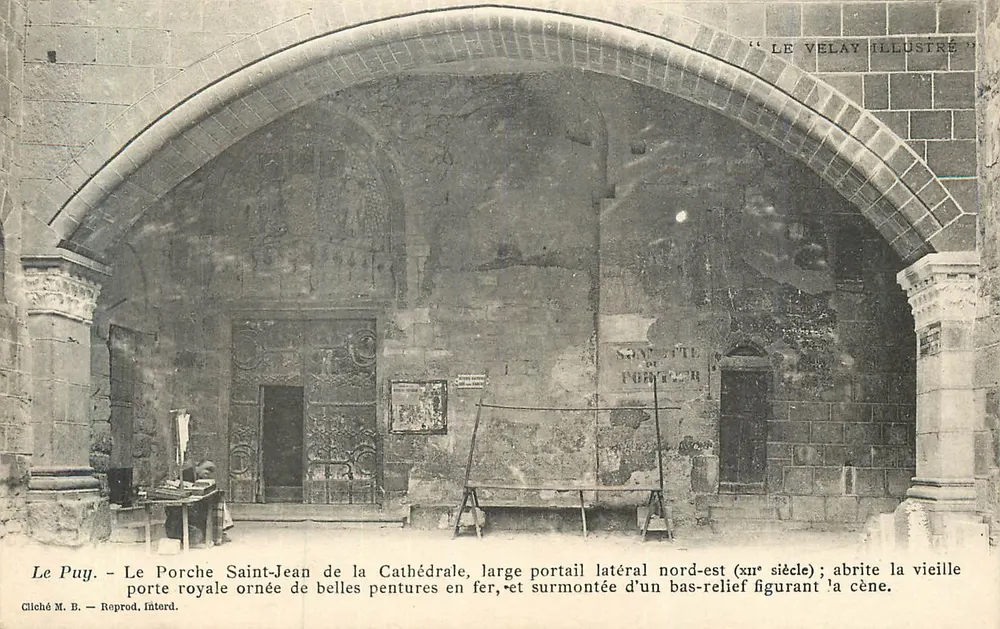 Le Puy - Der Porch Saint-Jean der Kathedrale — königliche Tür mit schönen Eisenbeschlägen, über der ein Relief die Szene darstellt — Verlag Le Velay Illustré - Vorderseite