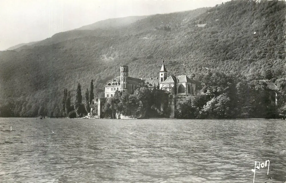 Il Lago del Bourget e l'Abbazia d'Haute-combe (Savoia) — Edizioni d'Arte, Parigi, B. 1969 - Recto