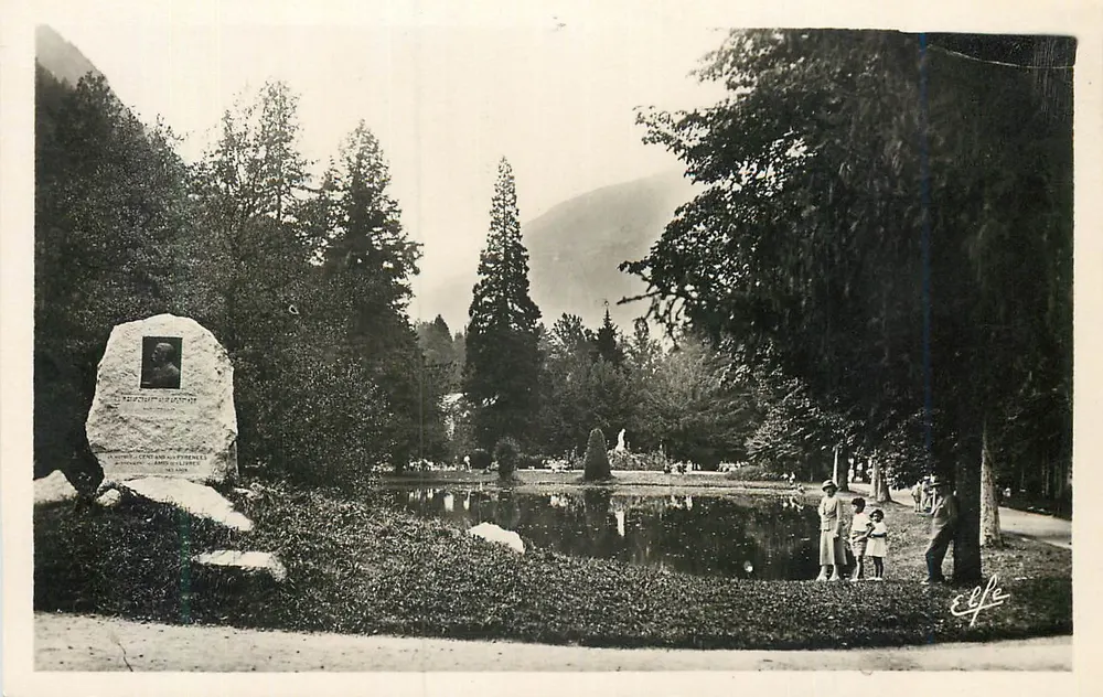 Lago do Parc des Quinconces — Luchon — Editor Labouche - Frente