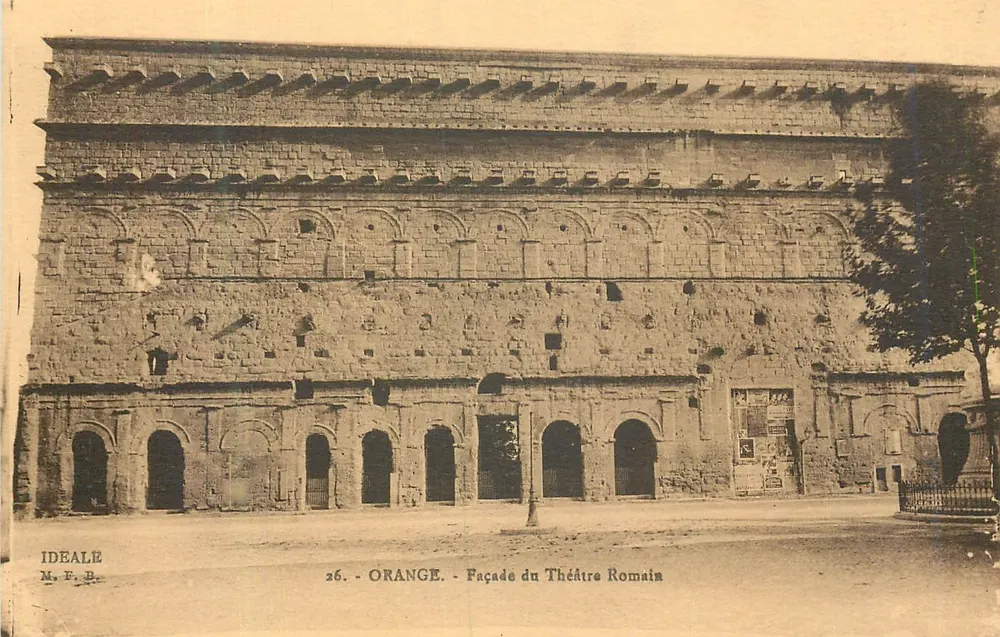 Orange - Facade van het Romeinse Theater — IDEALE, n°26 - Voorkant