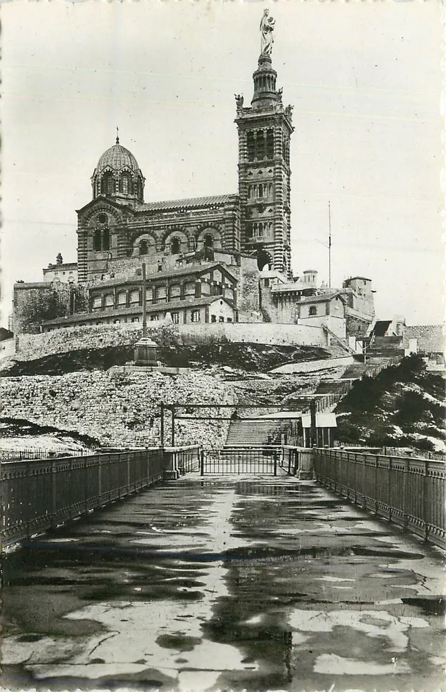 Marselha — Nossa Senhora da Guarda — Edição de Arte André, Grenoble - Frente