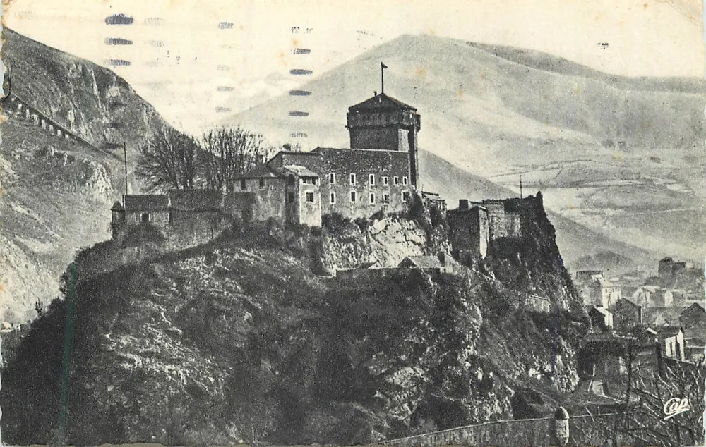 Lourdes — O Castelo Forte — Cie des Arts, Lourdes - Frente
