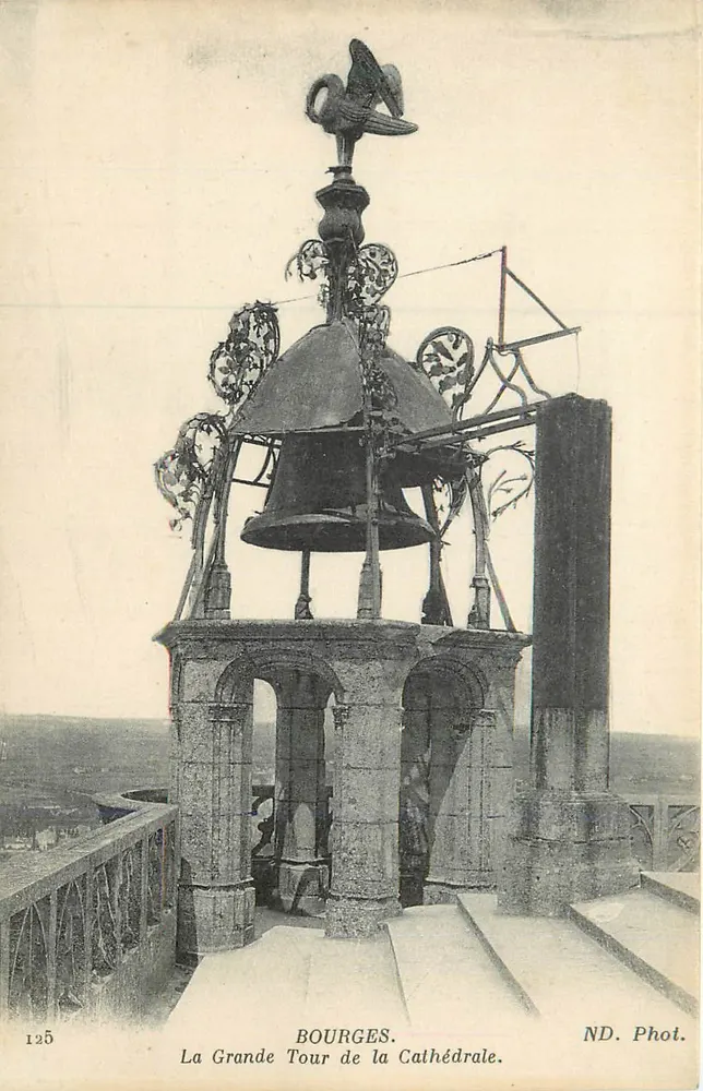Bourges — La Grande Tour de la Catedral — ND. Phot. - Anverso