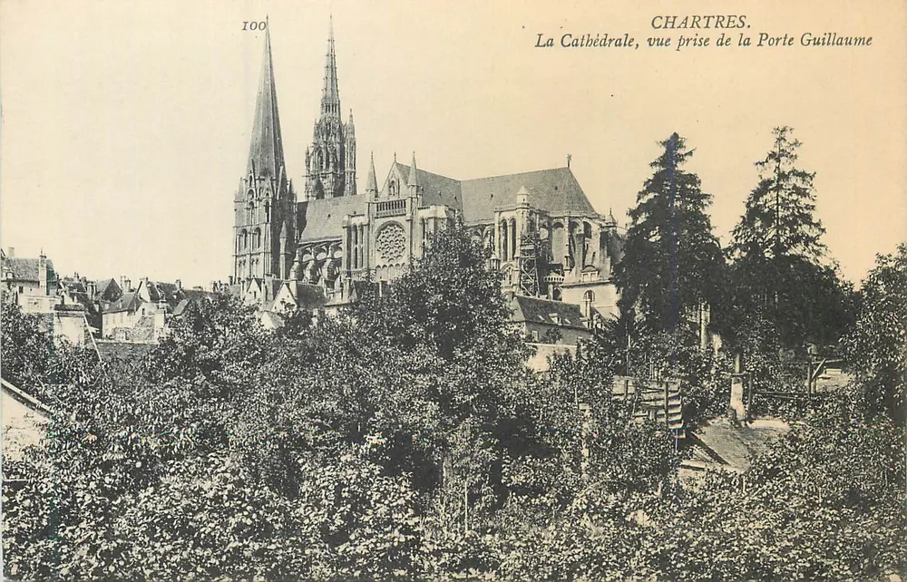 Chartres — Die Kathedrale, Aufnahme vom Porte Guillaume — unbekannter Verlag, Nr. 100 - Vorderseite