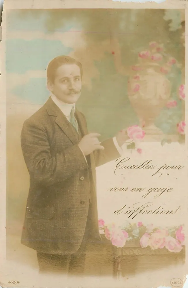 Homem em traje — com buquê de rosas — editor CIRCE n°4384 - Frente