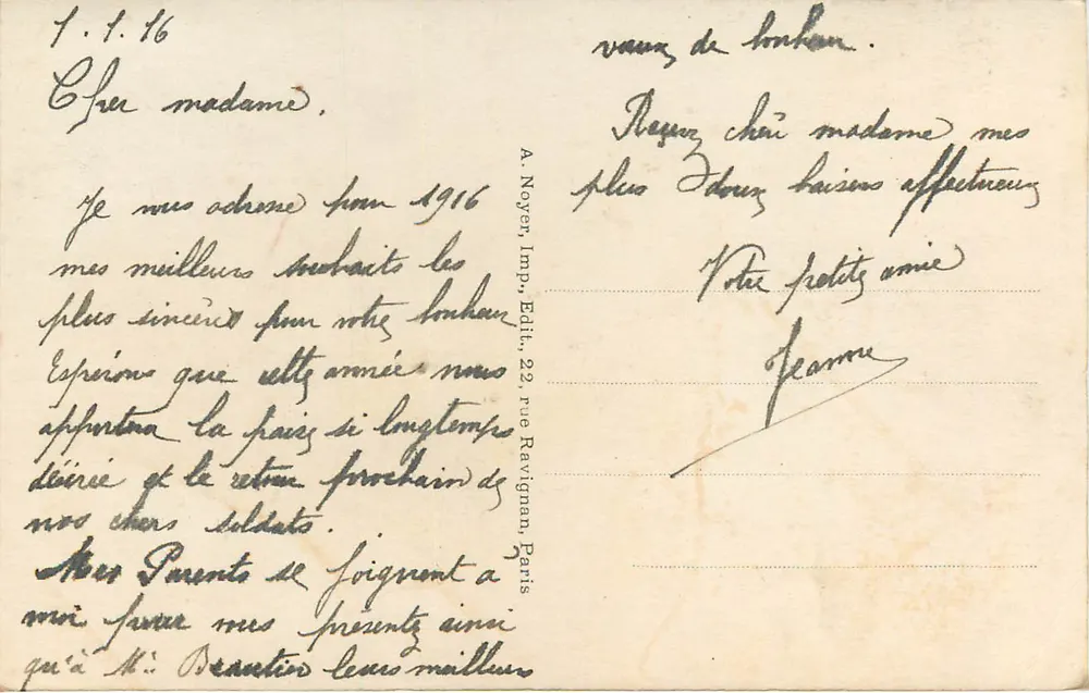 Jovem mulher em vestido branco — rosa na lapela — editor A. Noyer, n° 2094 - Verso