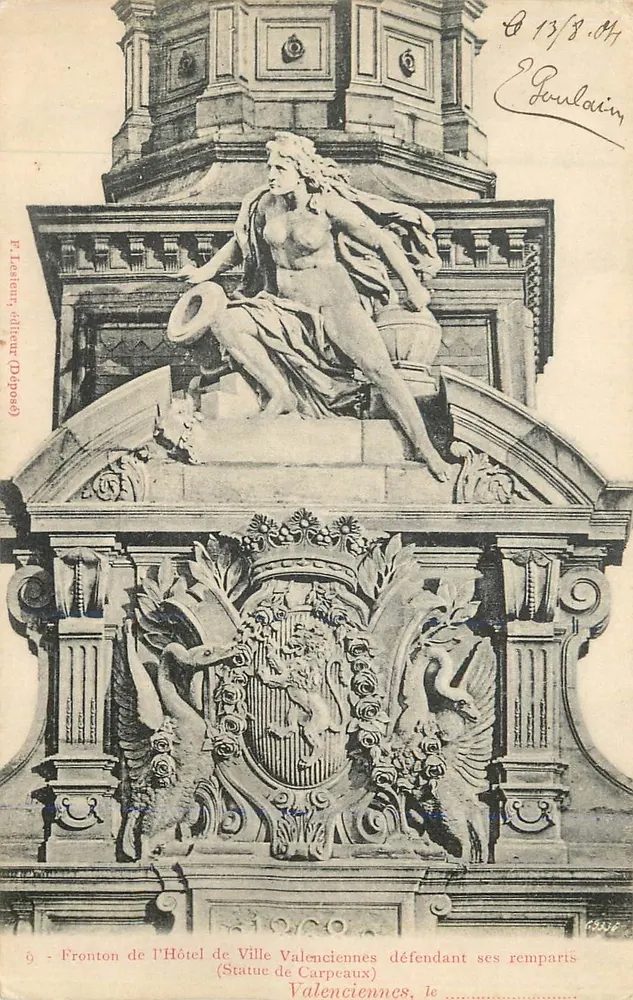Valenciennes - Frontão do Hotel de Ville, Estátua de Carpeaux defendendo seus muros — F. Lesleun, editor (Depositado) - Frente
