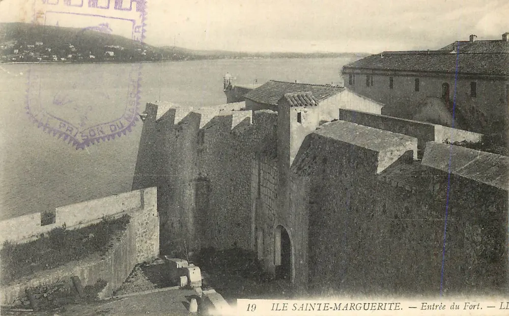 Insel Sainte-Marguerite — Eingang zum Schloss — LL - Vorderseite