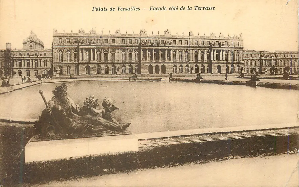 वर्साय के पैलेस — टेरस के ओर की फ़ासाद — मी. मोरॉ, एडिट., वर्साय - आगे