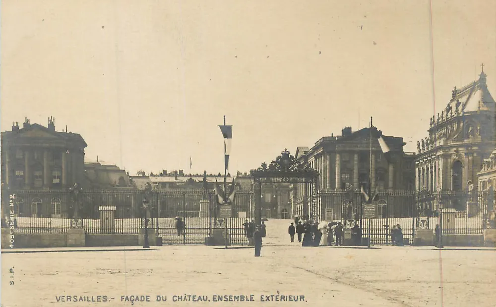 Versailles — Fachada do castelo. Conjunto exterior — SIP, série N°2, n°405 - Frente