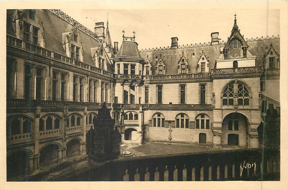 Château de Pierrefonds — Die Ehrenhof — Éditions d'Art YVON - Vorderseite