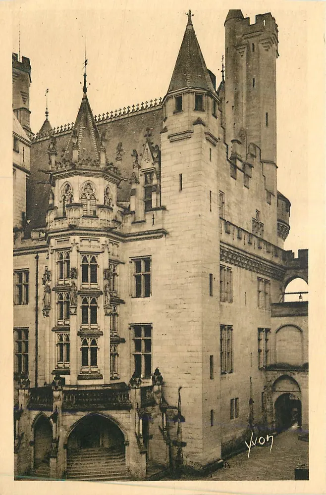 Schloss Pierrefonds — Der Eingang zum Schloss — Éditions d'Art YVON - Vorderseite