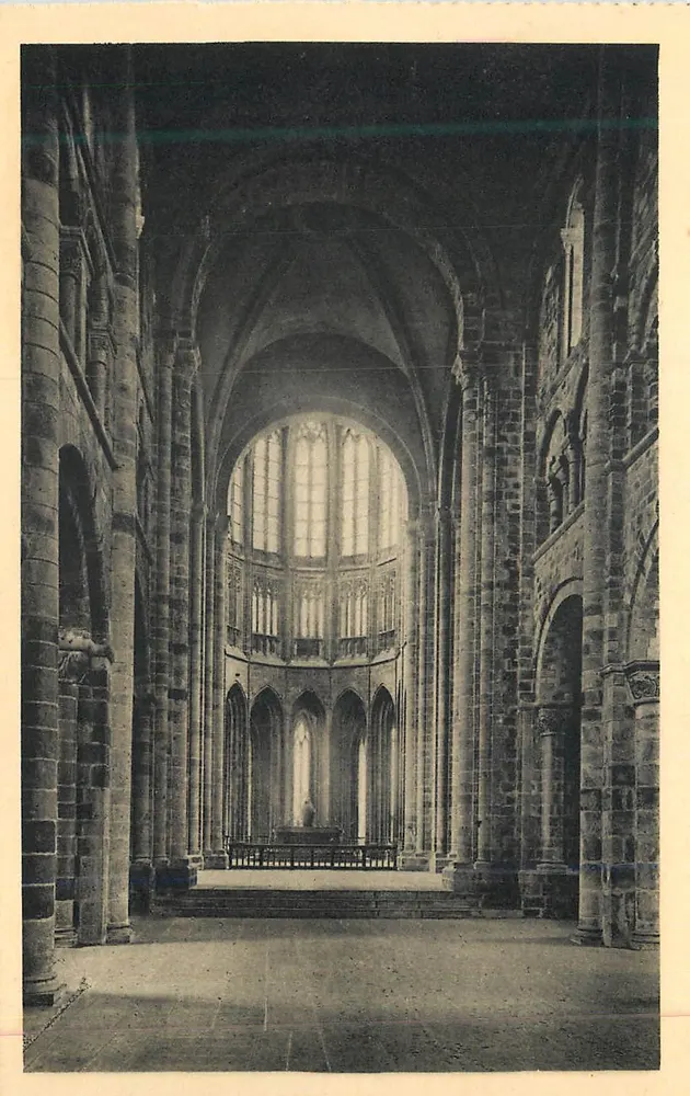 Abbaye du Mont-Saint-Michel — Église abbatiale - La nef. — Serv. Commercial Monuments Historiques, Gd Palais, Av. Alexandre-III, Paris - Recto
