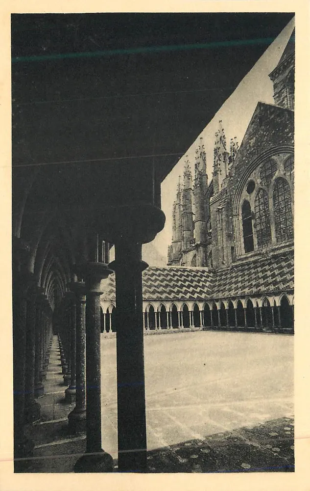 Abadia do Mont-Saint-Michel — O Claustro — Serv. Comercial Monuments Historiques, Paris - Frente