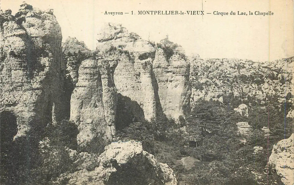 Aveyron — 1. MONTPELLIER-LE-VIEUX — Cirque du Lac, die Kapelle - Vorderseite