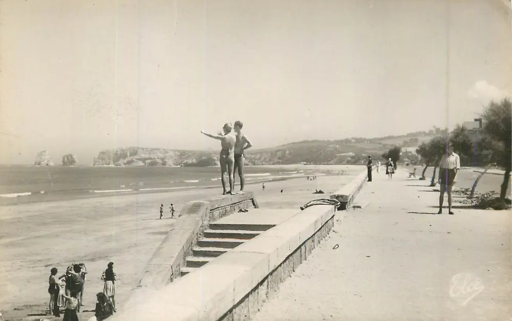 Hendaye-Plage (Basses-Pyrénées) — Ansicht der Grande Plage und die beiden Zwillinge — Verlag Victor Hugo, 1562 - Vorderseite