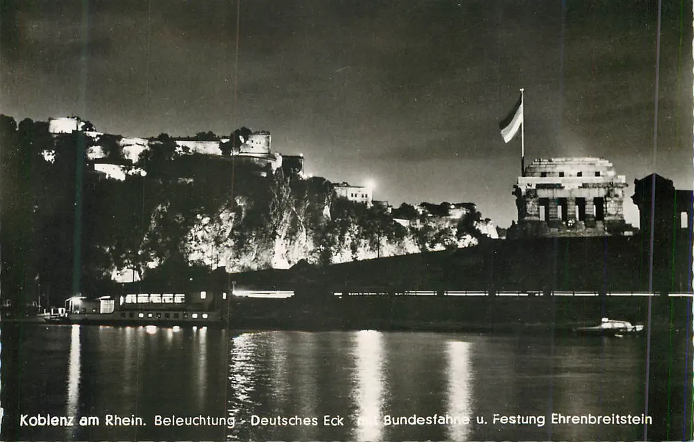 Koblenz Am Rhein — Beleuchtung Des Deutschen Eck Mit Bundesflagge Und Festung Ehrenbreitstein — Verlag Albert Nunn, Koblenz/Rhein - Vorderseite