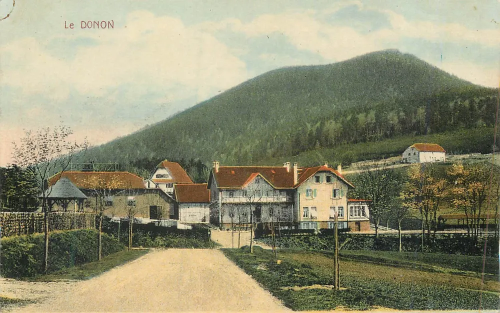 Le DONON — vista da localidade com montanha no fundo — C. Bergeret, Edit., 11, Marché-Neuf, Strasbourg - Frente