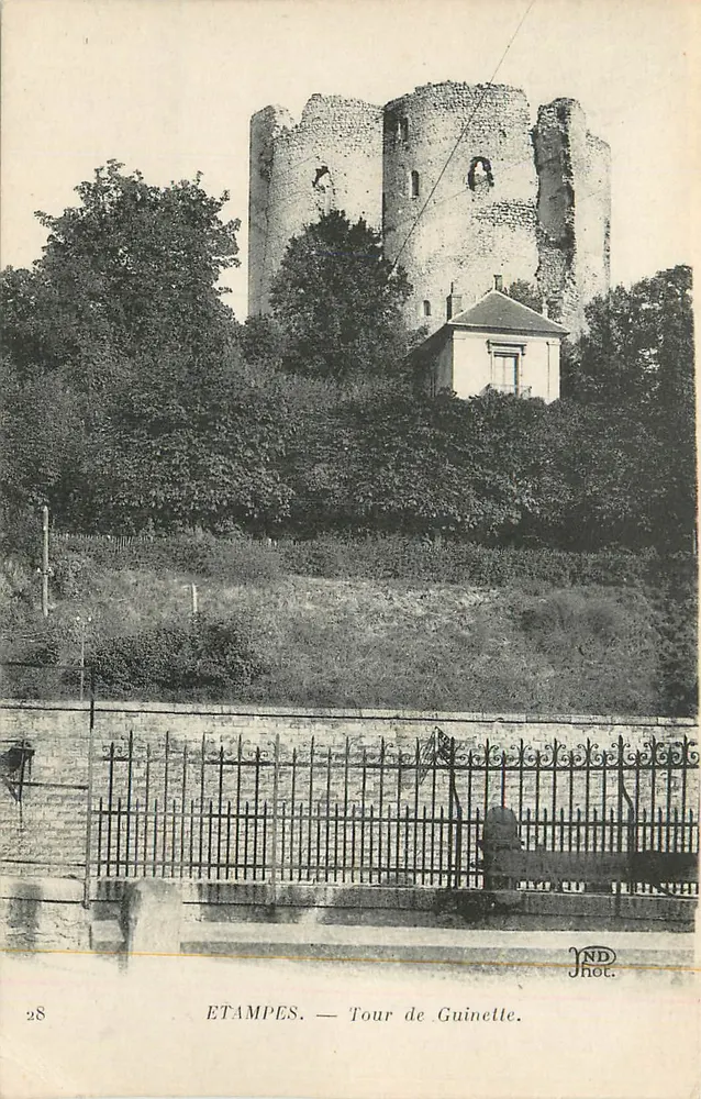 Etampes — Torre de Guinelle — ND Fot. - Frente