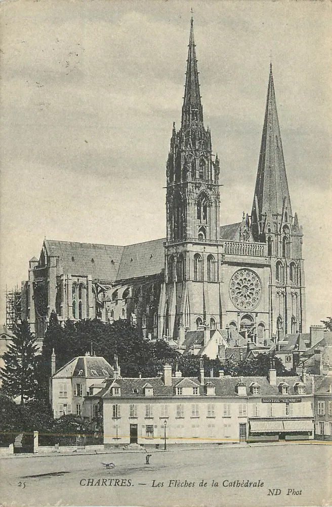 Chartres — As Flechas da Catedral — Foto de Relógio Gigante - Frente