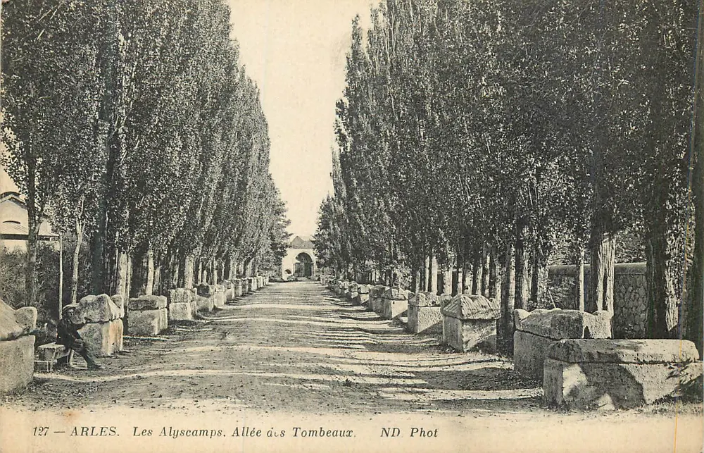 Arles — Les Alyscamps. Calle de los Sepulcros — ND Phot, n° 127 - Anverso