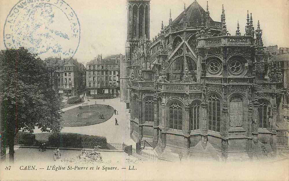 Caen — A Igreja de São Pedro e o Pátio — LL. - Frente