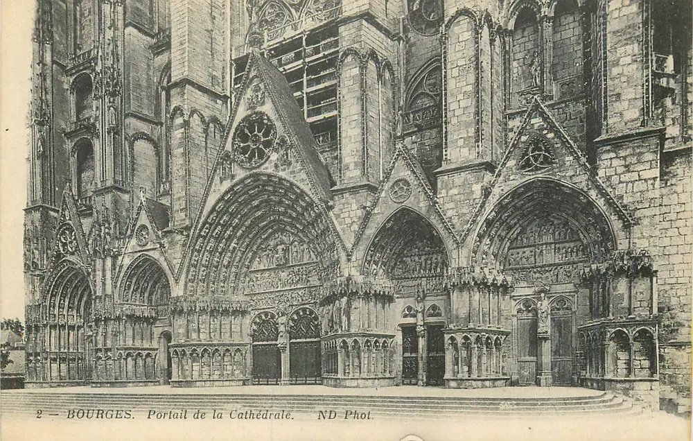 Bourges — Portal da Catedral — ND Phot. - Frente