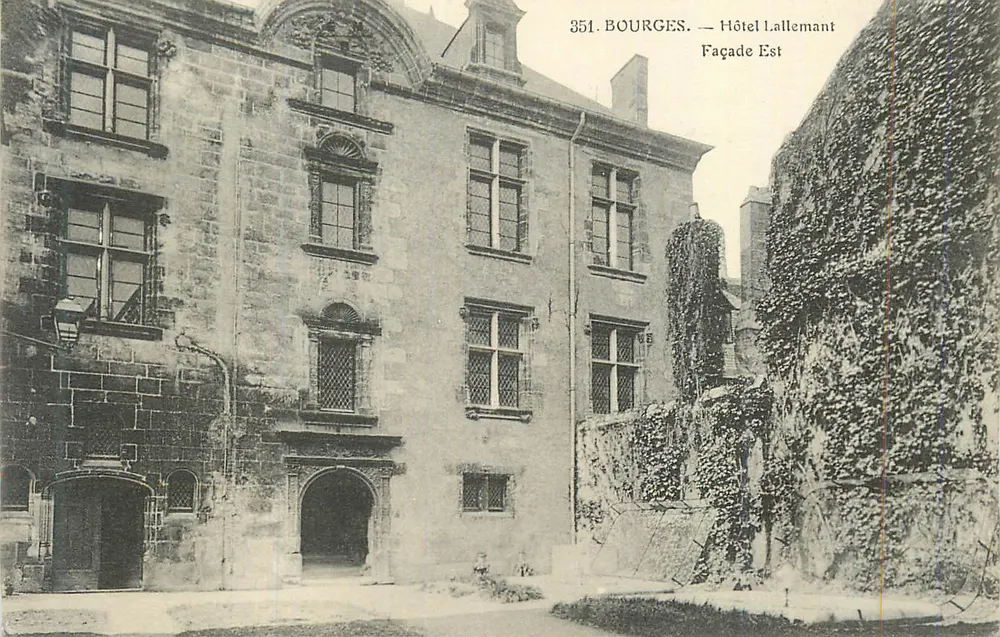 Bourges — Hotel Lallemand, Fachada Leste — Editor não identificado, número de série 351 - Frente