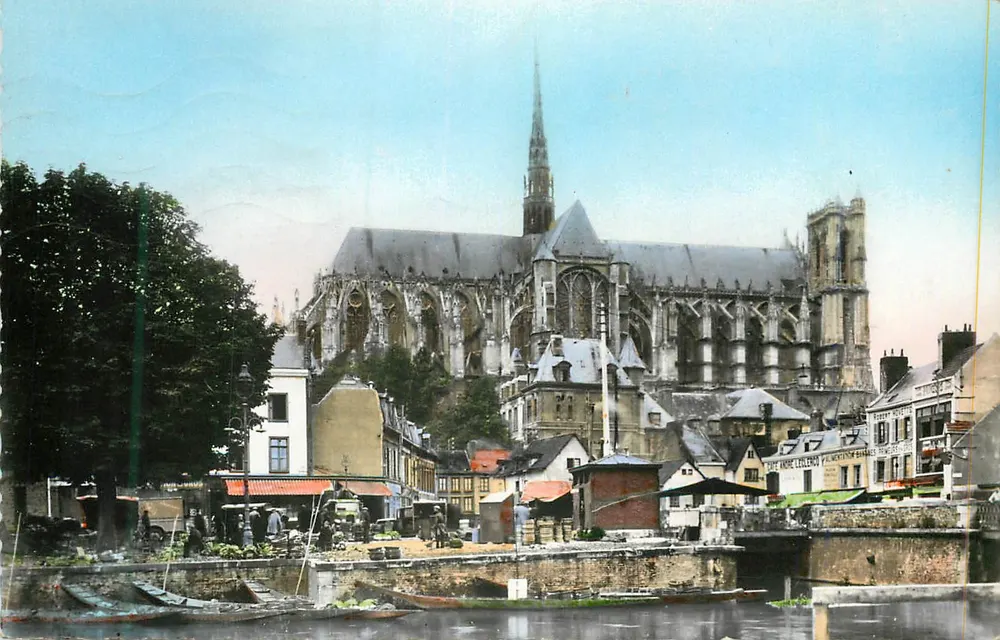 Amiens (Somme) — La Cathédrale et le Marché sur l'Eau — Cliché R. Lelong - Recto