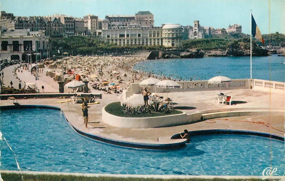 Biarritz — Die Grande Plage und der Pool des Hotels Palais — Lumicap - Vorderseite