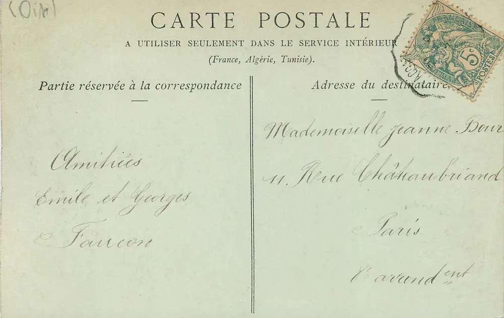 Castelo de Pierrefonds — Cour d'Honneur, o Sino — Collections ND. Fot. - Verso