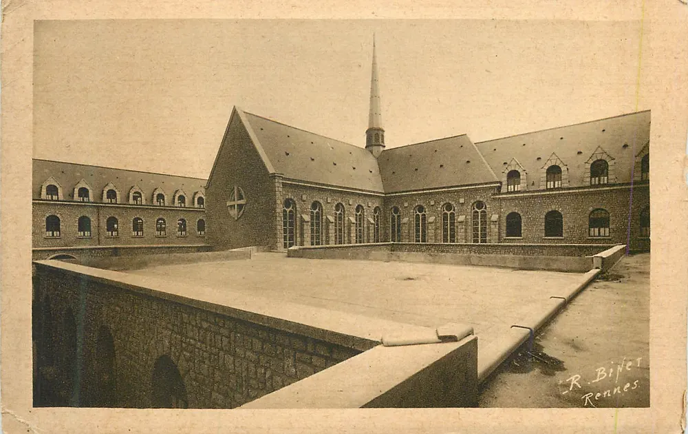 Institution Notre-Dame de la Victoire — Dinan — R. Biflet, Rennes - Recto
