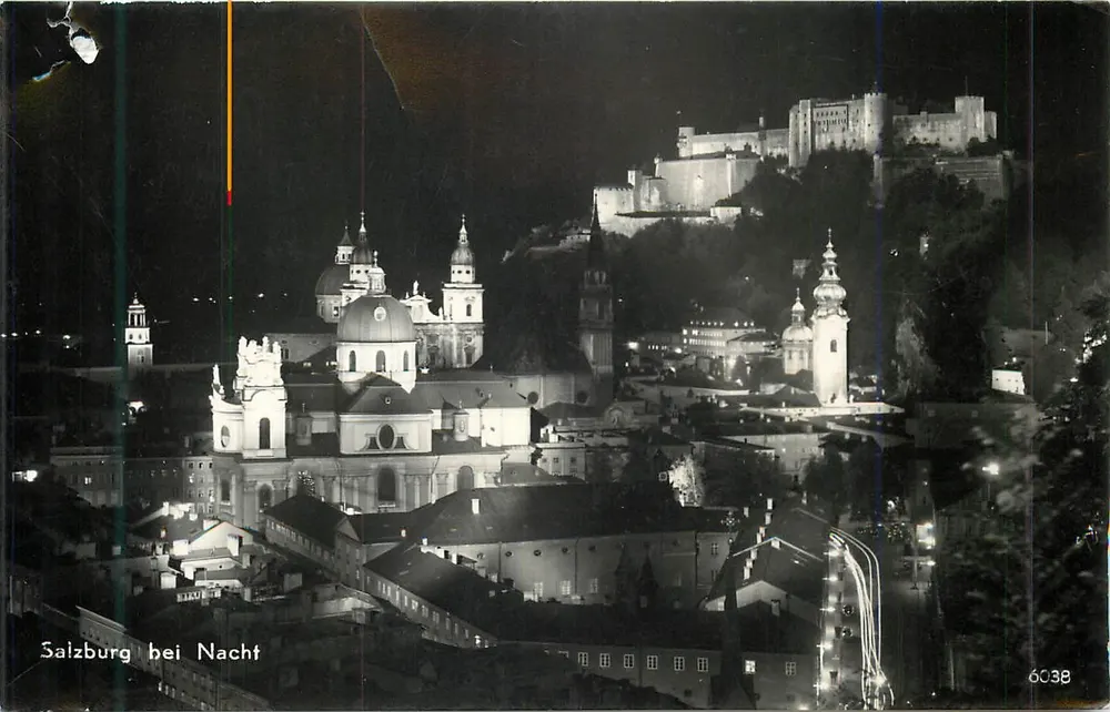 Salzburg 's nachts — nachtgezicht op de stad en het kasteel — serie 6038 - Voorkant