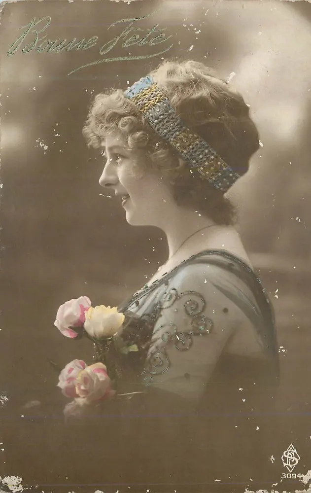 Jeune femme en buste — profil tenant un bouquet de roses — éditeur 'S.P.' n° 3094 - Voorkant