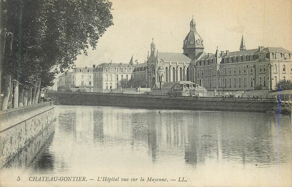 Château-Gaontier — Ansicht des Krankenhauses über den Mayenne-Fluss — LL. - Vorderseite