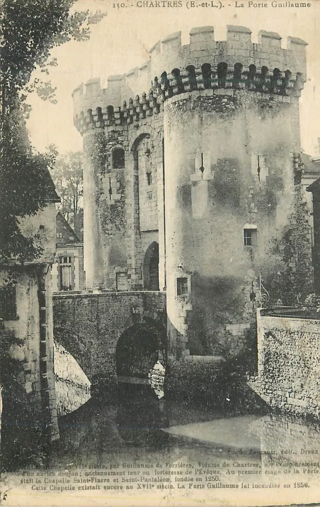 Chartres (E.-et-L.) — La Porte Guillaume, tour médiévale avec chapelle adjacente — éditeur Drexel - Frente