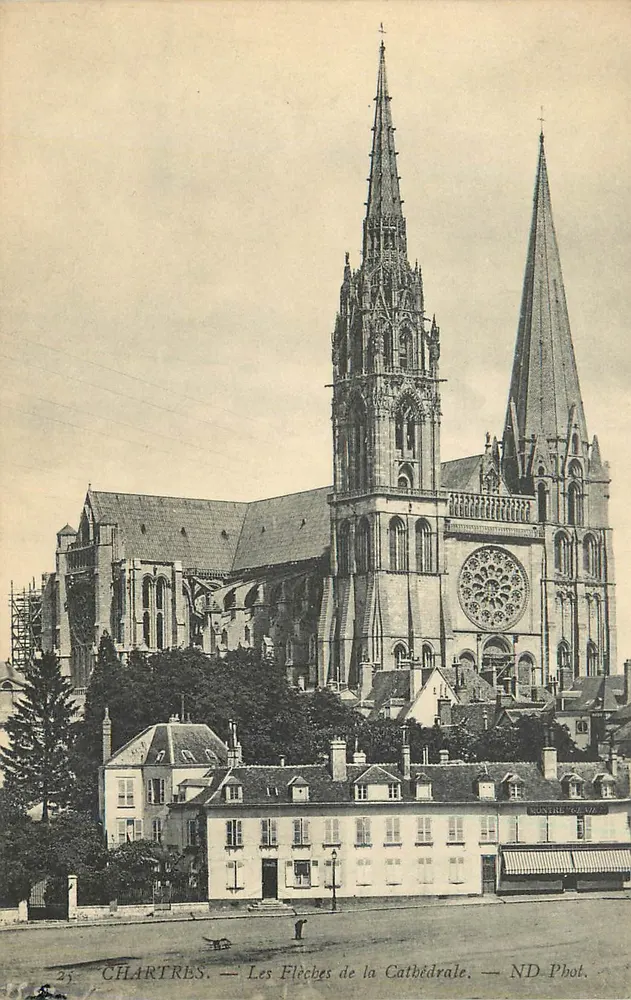 Chartres — De Pijlers van de Kathedraal — ND Phot. - Voorkant