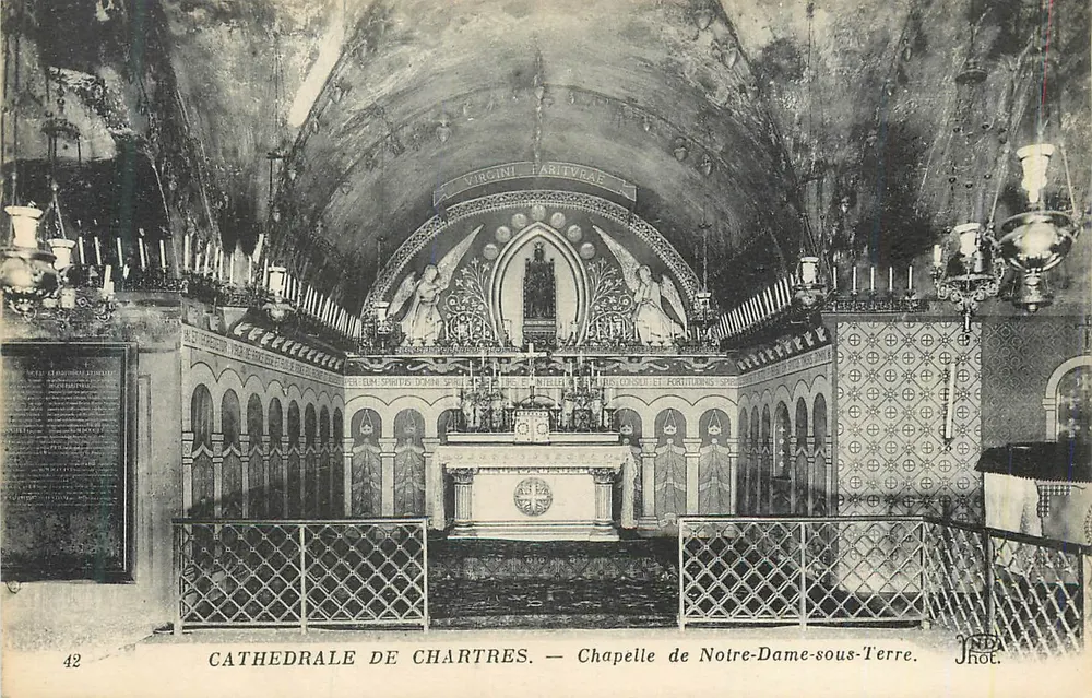 Cathédrale de Chartres — Chapelle de Notre-Dame-sous-Terre — ND Phot. - Recto