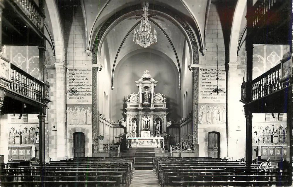 Intérieur de l'église à Hendaye — Frontière Franco-Espagnole — Réal-Photo - Recto
