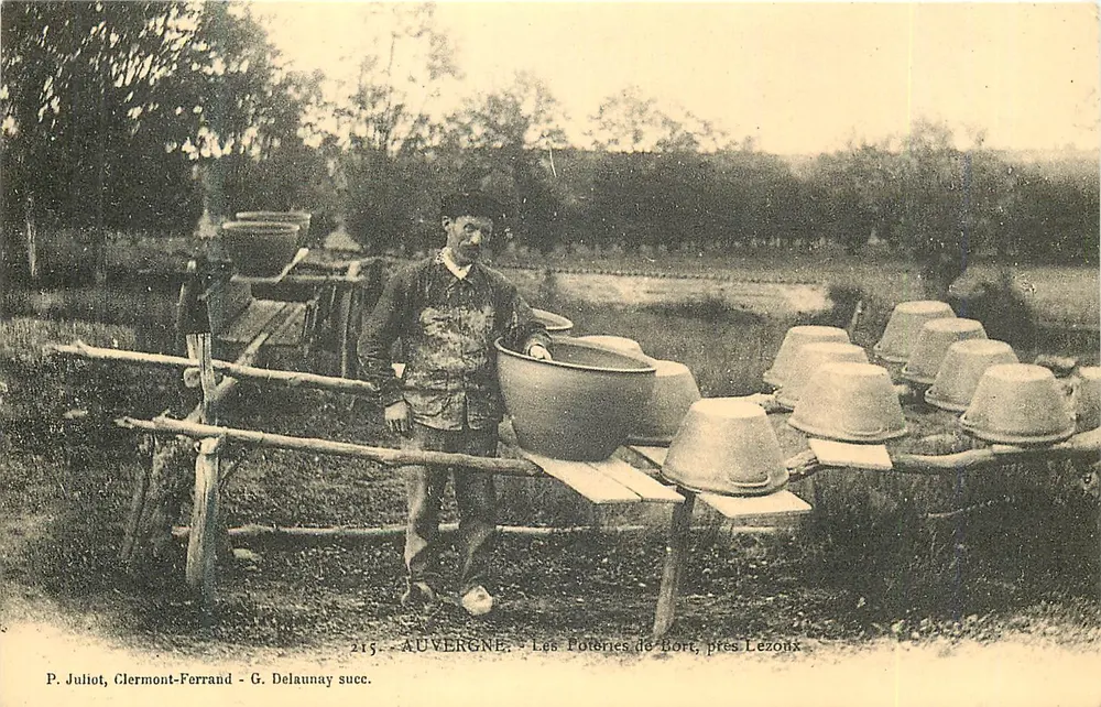 Le Poteries de Bort, vicino Lezonix — Auvergne — P. Juliot, Clermont-Ferrand - G. Delaunay succ. - Recto